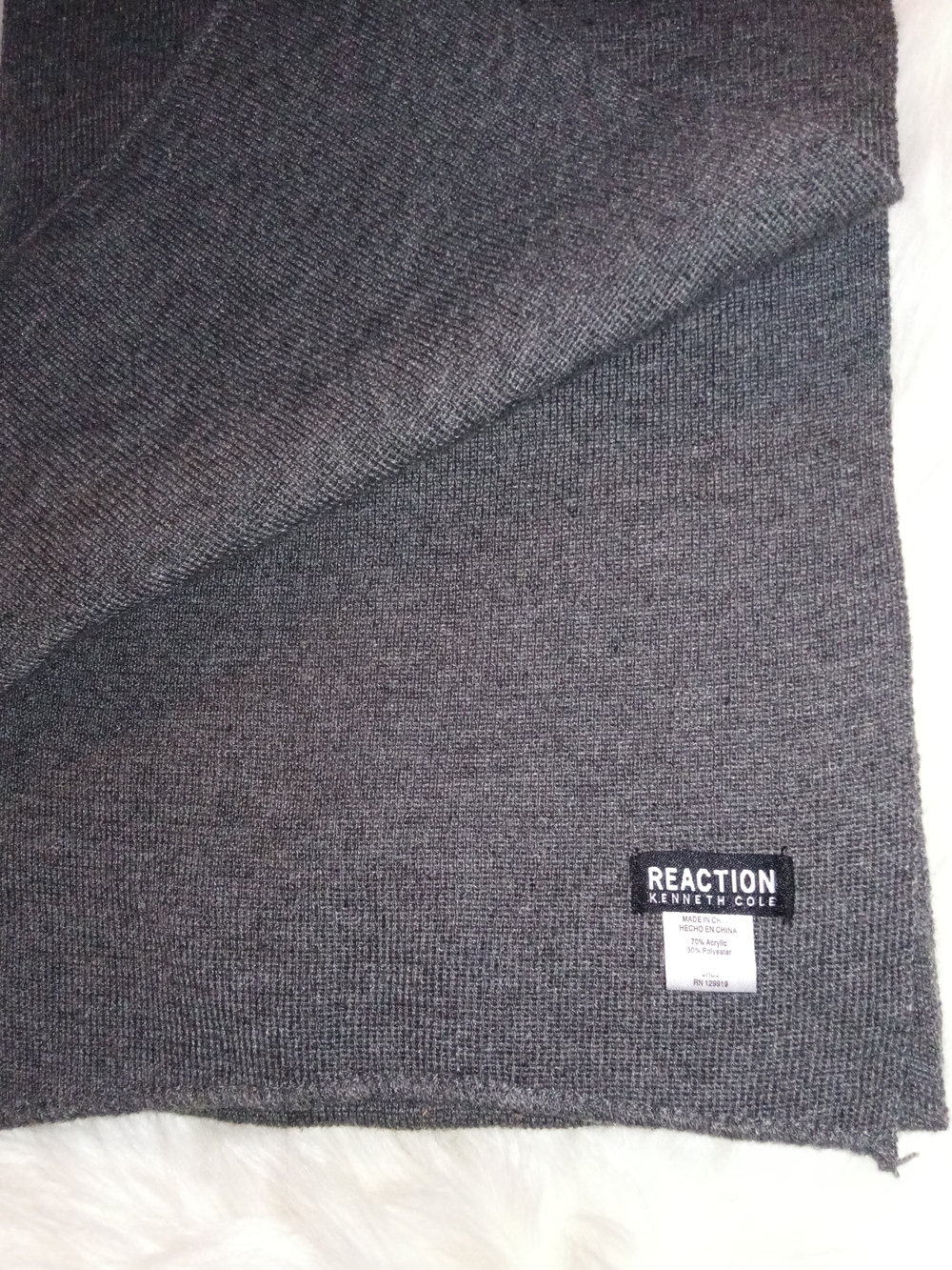 Kenneth Cole Reaction Gray Knit Scarf With Black Trim - Picture 4 of 5